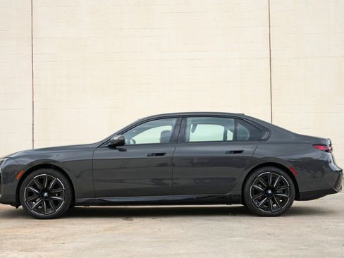 Used 2024 BMW i7 eDrive50 w/ M Sport Package RWD image 9