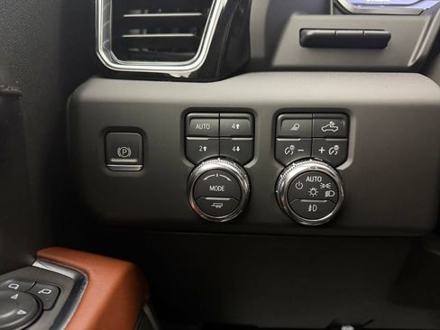 Used 2024 GMC Sierra 3500 Denali Ultimate AWD/4WD image 33