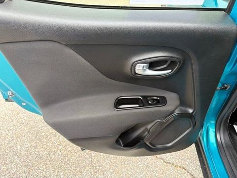 Used 2021 Jeep Renegade Latitude AWD/4WD image 13