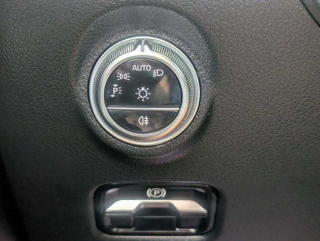 Used 2024 Mercedes-Benz C 300 Sedan image 14