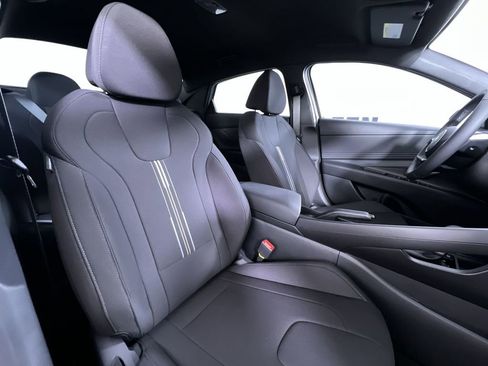 Used 2025 Hyundai Elantra Sport image 26