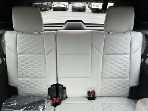 Used 2026 Cadillac Escalade Platinum Sport w/ LPO, Floor Liner Package AWD/4WD image 19