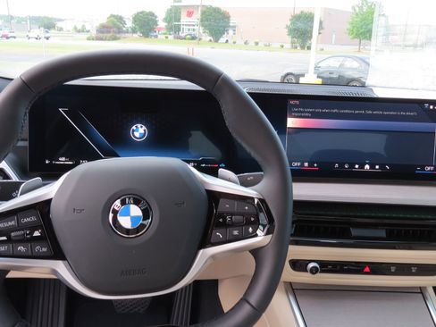 New 2025 BMW 330i Sedan w/ Convenience Package image 17