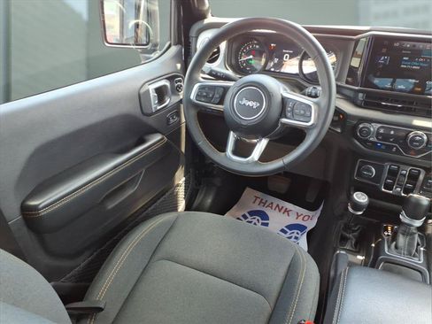 Used 2024 Jeep Wrangler Unlimited Sahara AWD/4WD image 19