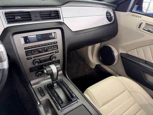Used 2010 Ford Mustang Premium RWD image 10