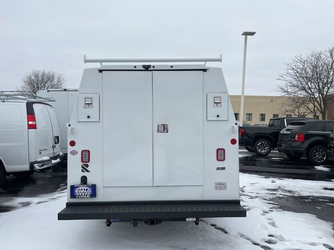 New 2025 GMC Savana 3500 w/ Power Convenience Package RWD image 8