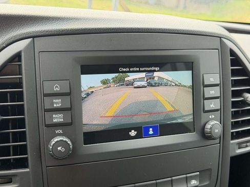 Used 2023 Mercedes-Benz Metris Passenger image 4
