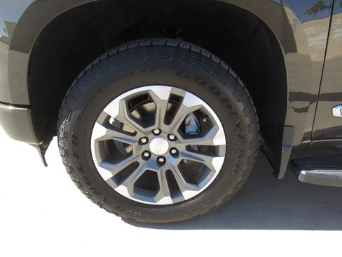 Used 2023 Chevrolet Silverado 1500 High Country w/ Z71 Off-Road Package image 4