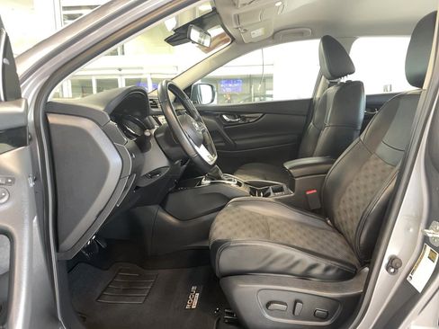 Used 2022 Nissan Rogue Sport SV w/ Technology Package image 6