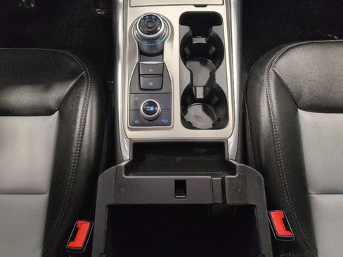 Used 2024 Ford Explorer XLT w/ Equipment Group 202A AWD/4WD image 18