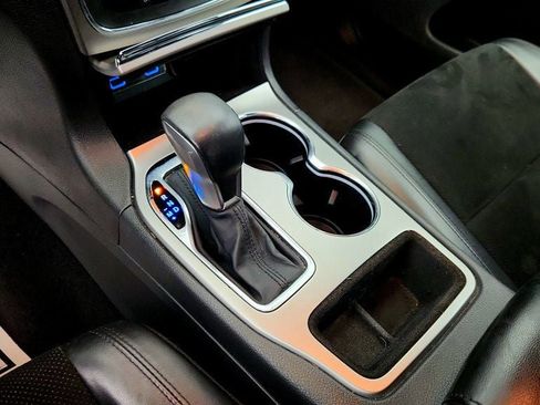 Used 2018 Jeep Grand Cherokee Altitude image 17