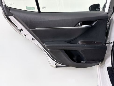 Used 2024 Toyota Camry SE image 25