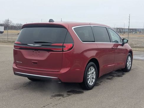 New 2026 Chrysler Pacifica Select FWD image 3