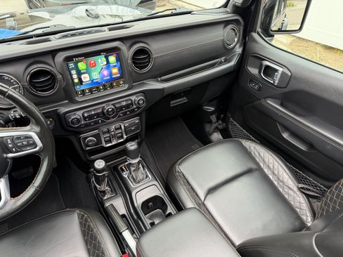 Used 2022 Jeep Wrangler Unlimited Sahara AWD/4WD image 15