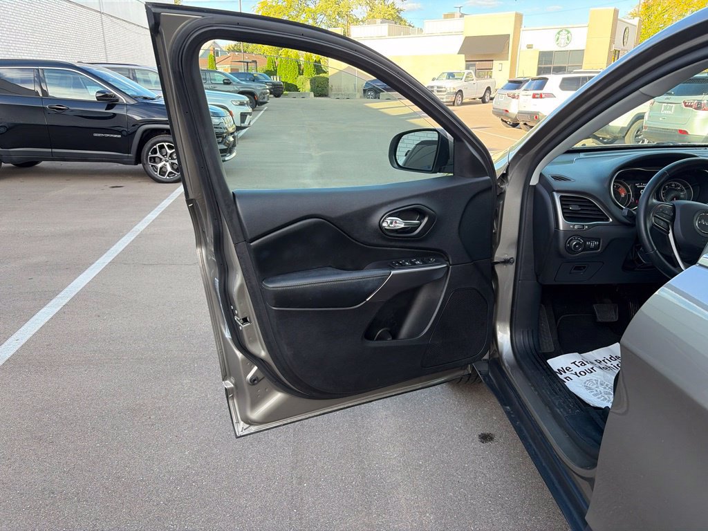 Used 2021 Jeep Cherokee Latitude Lux AWD/4WD image 8
