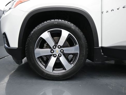 Used 2021 Chevrolet Traverse LT w/ LT Premium Package FWD image 29