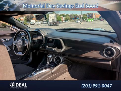Used 2021 Chevrolet Camaro LT w/ Technology Package RWD image 11