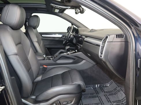 Used 2022 Porsche Cayenne Platinum Edition w/ Premium Package Plus AWD/4WD image 13