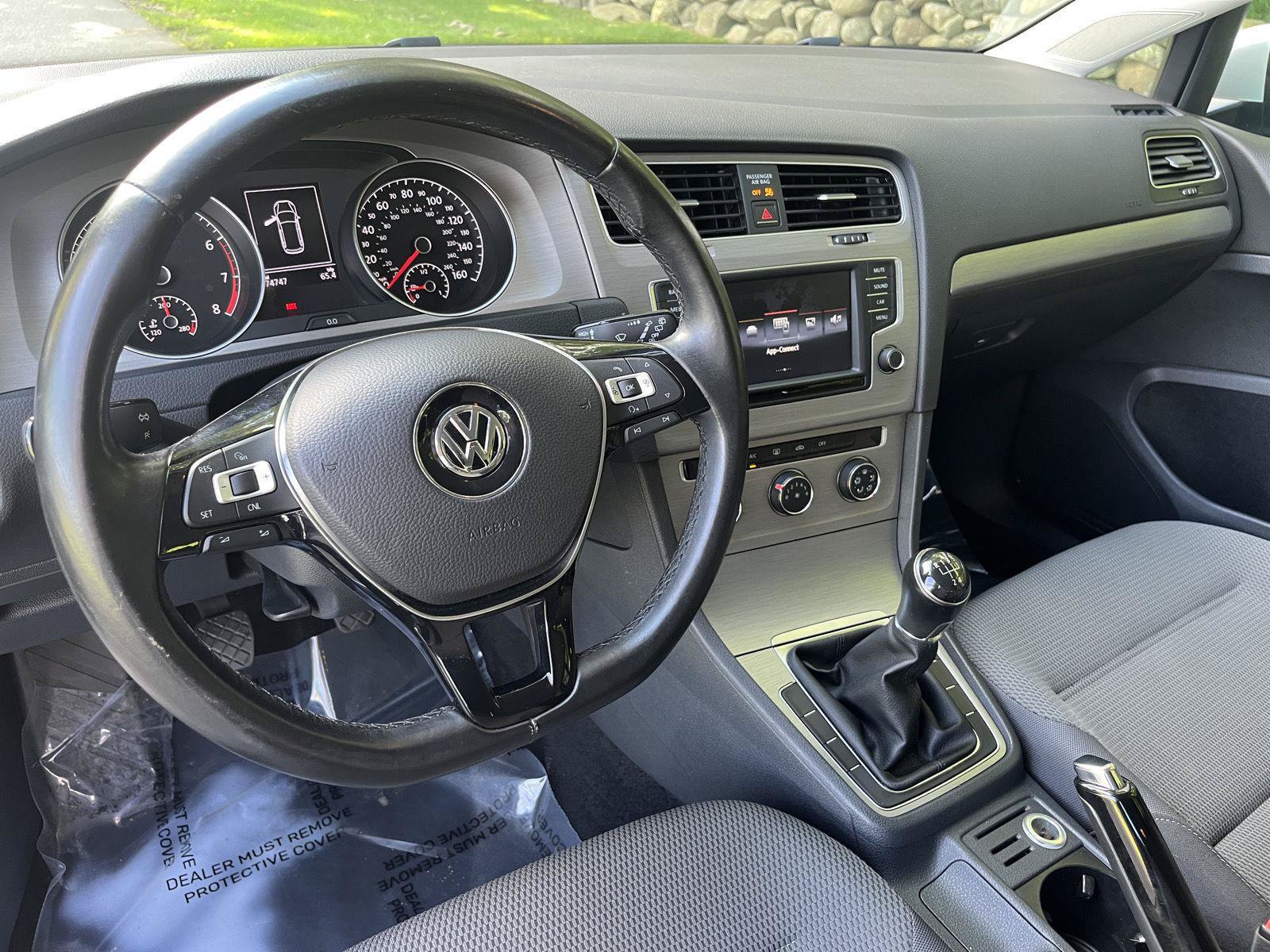Used 2016 Volkswagen Golf S FWD image 5