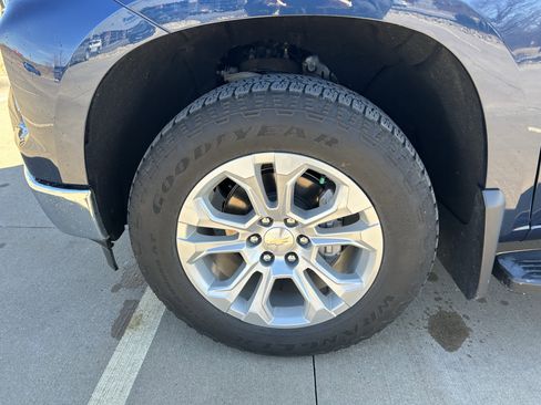 Used 2023 Chevrolet Silverado 1500 LTZ image 12