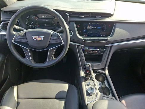 Used 2025 Cadillac XT5 Premium Luxury image 3