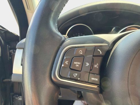 Used 2018 Jaguar XF Premium RWD image 28