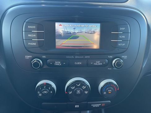 Used 2016 Kia Soul + FWD image 19