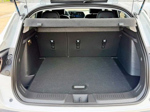 New 2026 Chevrolet Trax LT w/ LT Convenience Package FWD image 18