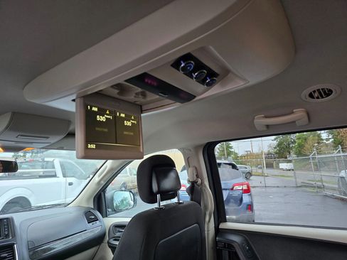 Used 2018 Dodge Grand Caravan SE image 19