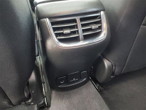 Used 2017 Chevrolet Malibu LT image 29