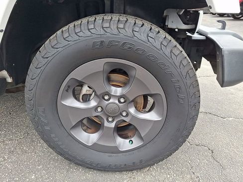Used 2014 Jeep Wrangler Unlimited Sahara w/ Dual Top Group image 8