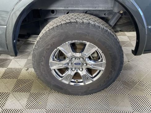 Used 2015 Ford F150 Lariat w/ Equipment Group 502A Luxury AWD/4WD image 19