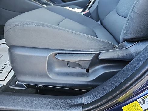 Used 2022 Toyota Corolla LE image 21