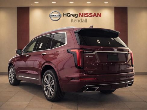 Used 2020 Cadillac XT6 Premium Luxury AWD/4WD image 2
