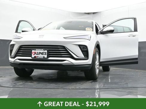 Used 2025 Buick Envista Preferred image 70