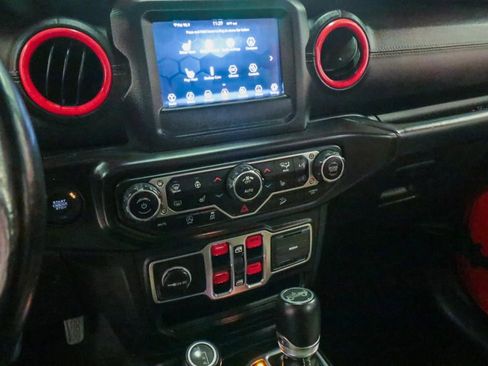 Used 2018 Jeep Wrangler Unlimited Sahara w/ Cold Weather Group image 20