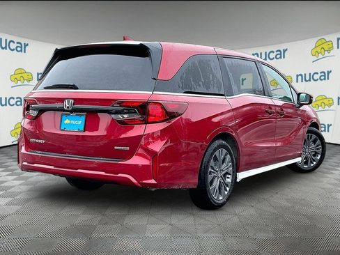 New 2026 Honda Odyssey Touring image 7