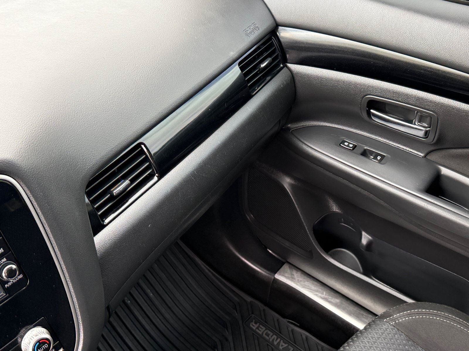 Used 2020 Mitsubishi Outlander ES FWD image 28