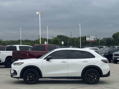 Used 2025 Honda HR-V Sport image 3