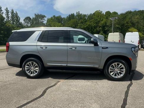 Used 2023 GMC Yukon SLT w/ SLT Luxury Package RWD image 9