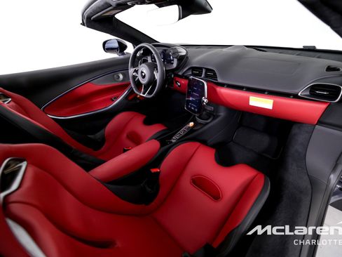 Used 2025 McLaren Artura Spider image 21