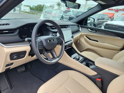 New 2026 Jeep Grand Cherokee L Limited AWD/4WD image 8
