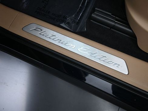 Used 2023 Porsche Cayenne Platinum Edition image 28