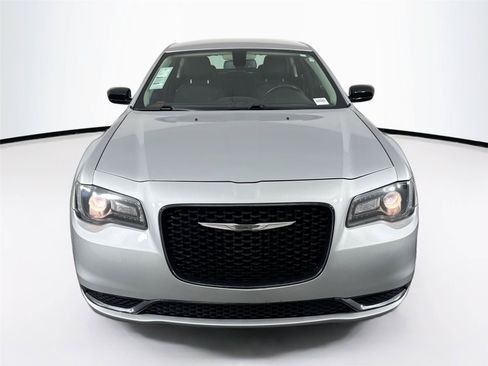 Used 2019 Chrysler 300 Touring w/ Sport Appearance Package RWD image 7