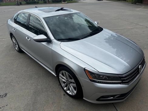 Used 2017 Volkswagen Passat 1.8T SEL Premium image 15