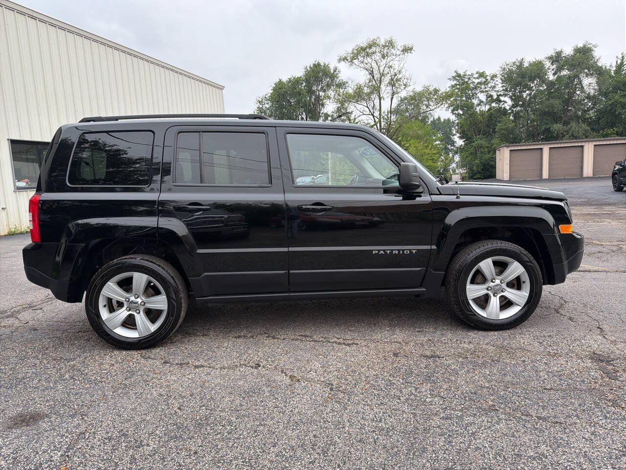 Used 2014 Jeep Patriot Latitude AWD/4WD image 7