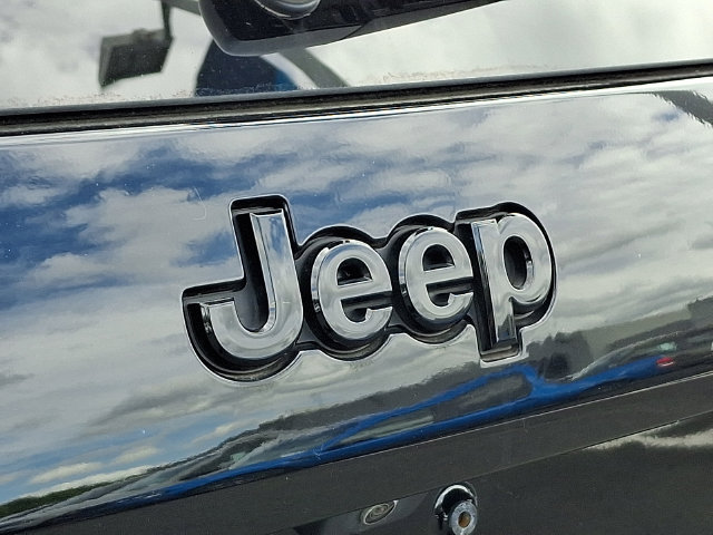 Used 2019 Jeep Cherokee Latitude Plus AWD/4WD image 31
