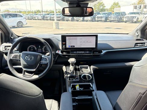 Used 2025 Toyota Sienna XLE Woodland Edition AWD/4WD image 11
