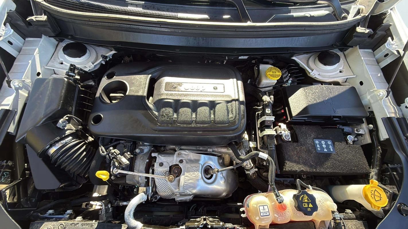 Used 2019 Jeep Cherokee Trailhawk AWD/4WD image 26