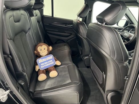 Used 2025 Jeep Grand Cherokee Altitude image 24